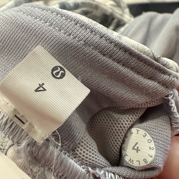 Lululemon Love Knot Bra-Size 4 - Picture 7 of 8